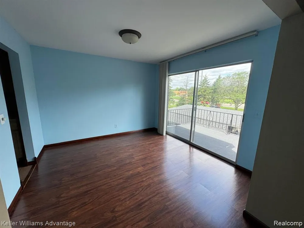 27689 W Echo Valley Farmington Hills City, MI 48334