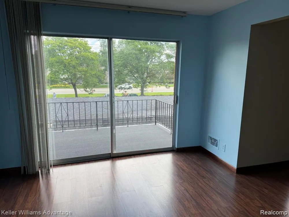 27689 W Echo Valley Farmington Hills City, MI 48334
