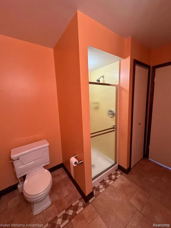27689 W Echo Valley Farmington Hills City, MI 48334