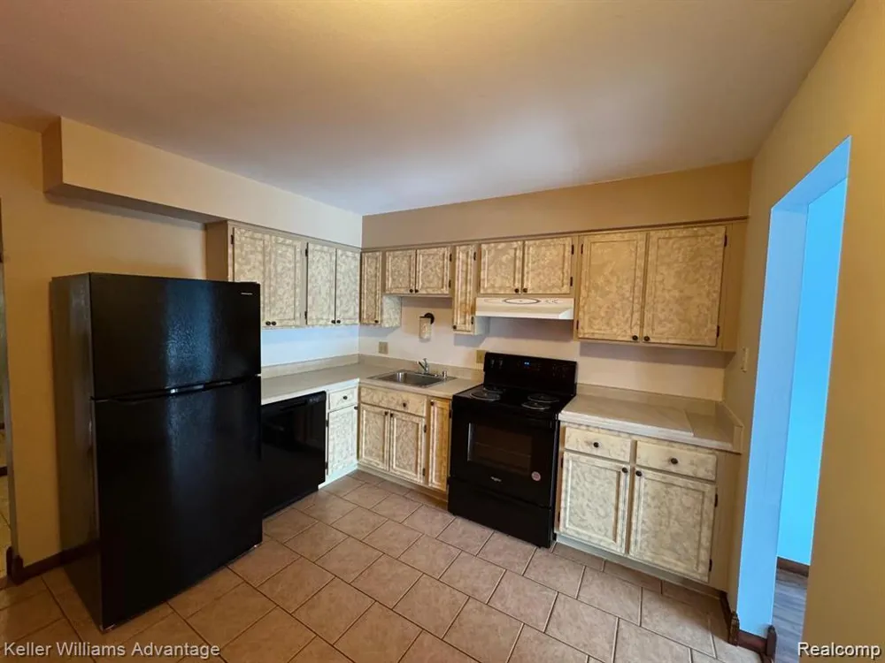 27689 W Echo Valley Farmington Hills City, MI 48334