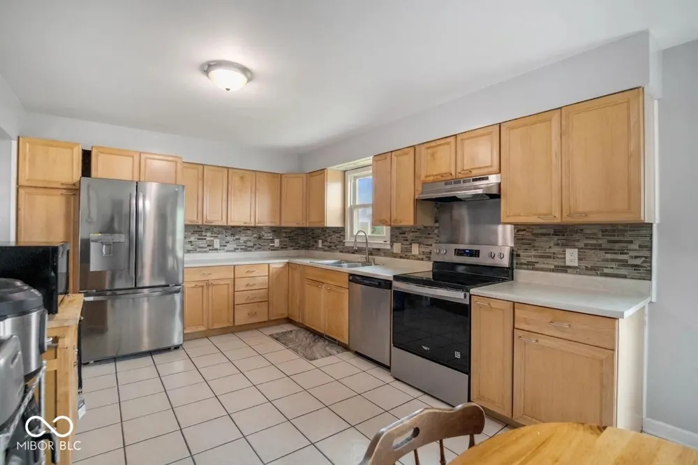 1709 W Woodmont Muncie, IN 47304