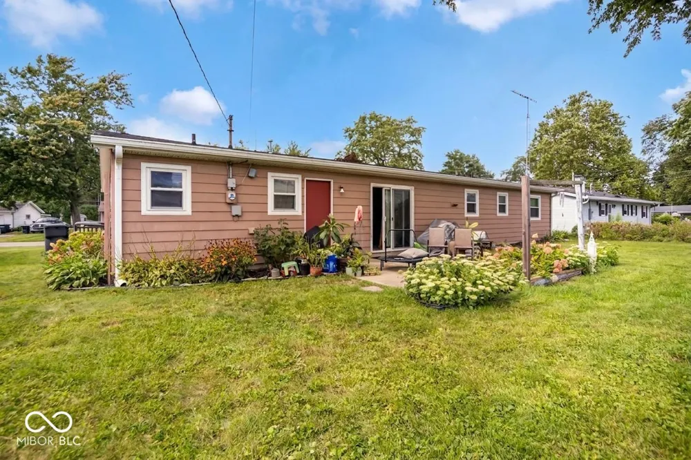 1709 W Woodmont Muncie, IN 47304
