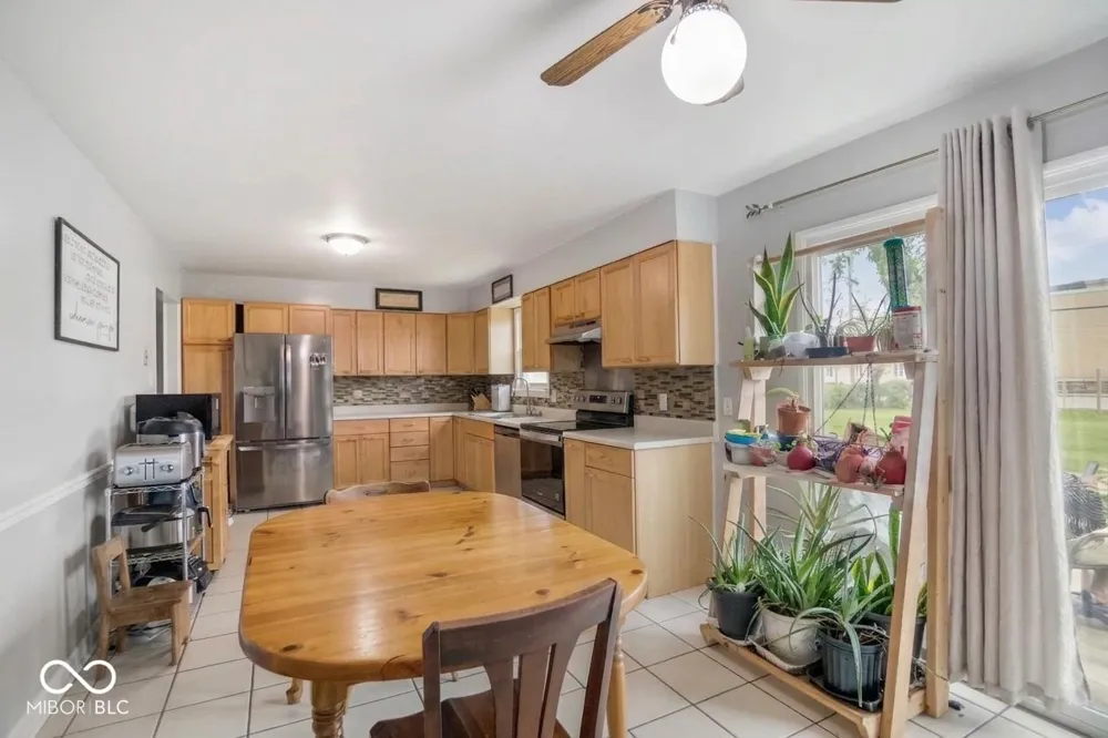 1709 W Woodmont Muncie, IN 47304