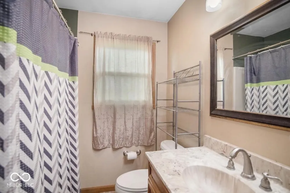 1709 W Woodmont Muncie, IN 47304