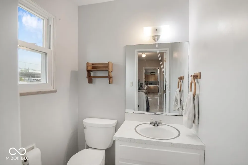 1709 W Woodmont Muncie, IN 47304