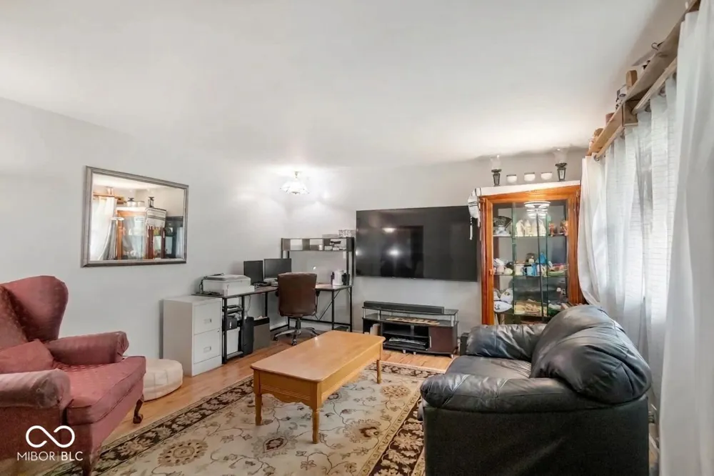1709 W Woodmont Muncie, IN 47304