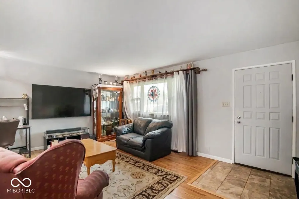 1709 W Woodmont Muncie, IN 47304