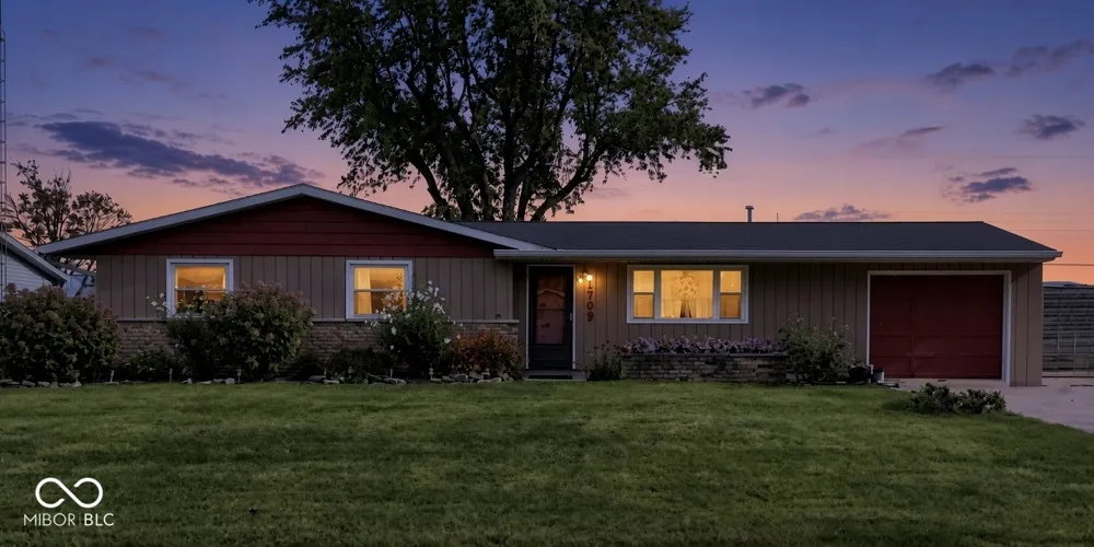 1709 W Woodmont Muncie, IN 47304