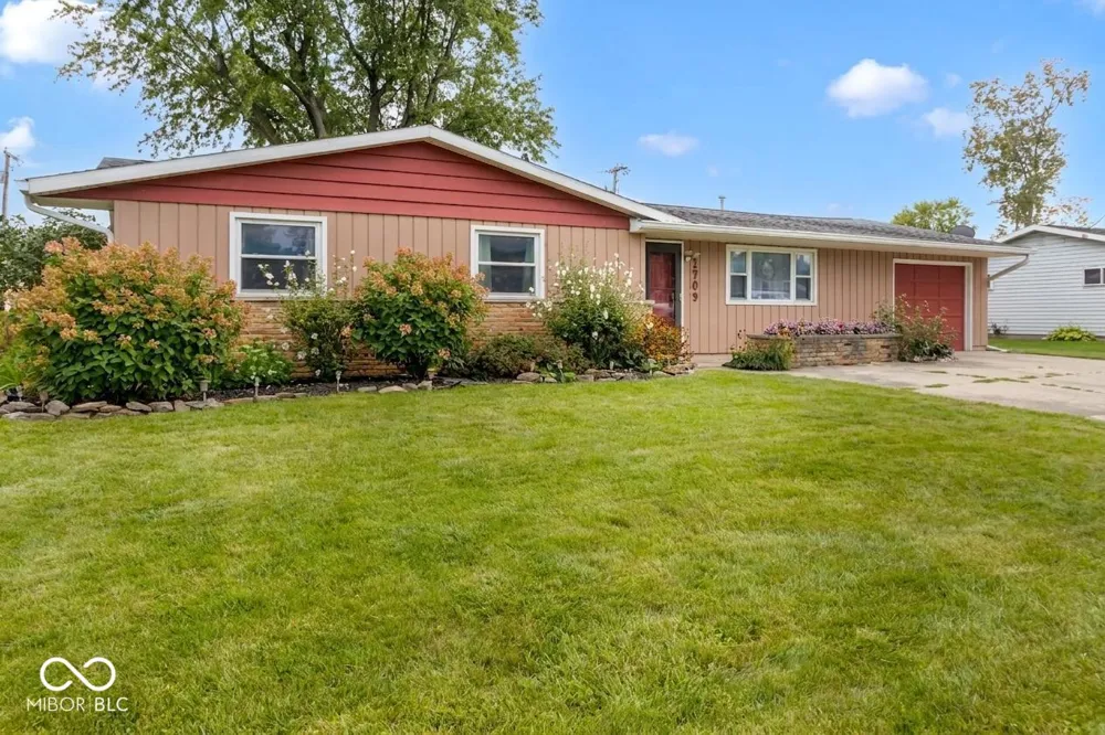 1709 W Woodmont Muncie, IN 47304