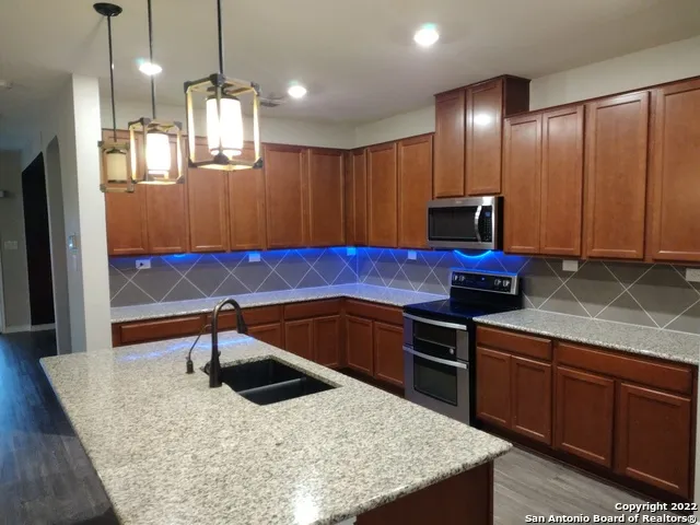 11212 HILL TOP LOOP Helotes, TX 78023