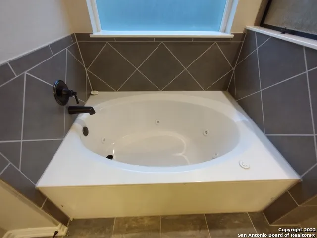 11212 HILL TOP LOOP Helotes, TX 78023