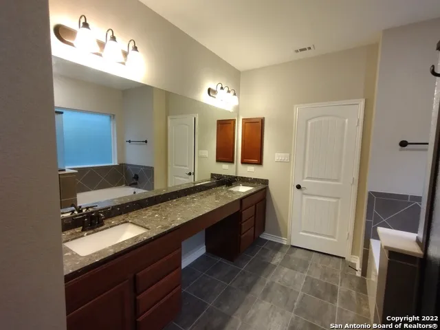 11212 HILL TOP LOOP Helotes, TX 78023