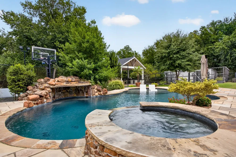 6400 Lake Oaks Circle Fort Worth, TX 76108