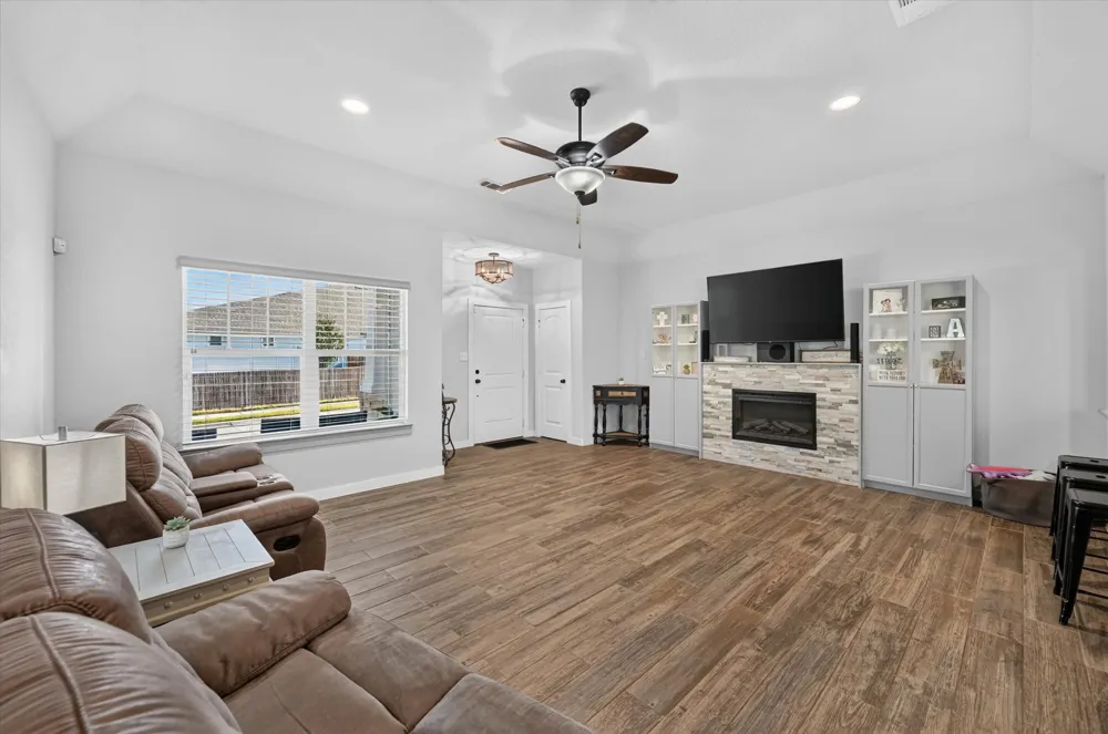 705 Phillips Court Mansfield, TX 76063