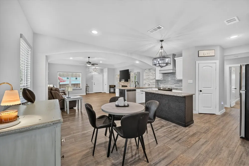 705 Phillips Court Mansfield, TX 76063