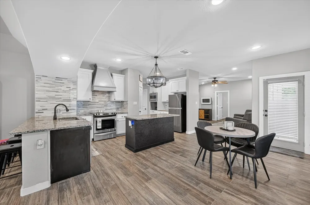 705 Phillips Court Mansfield, TX 76063