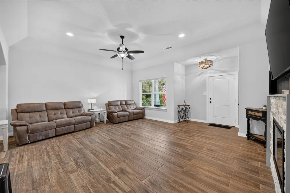 705 Phillips Court Mansfield, TX 76063