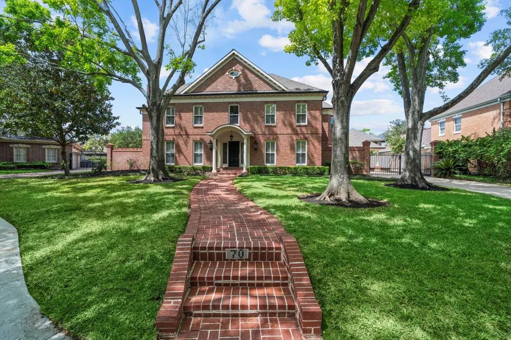 70 Pipers Walk Sugar Land, TX 77479