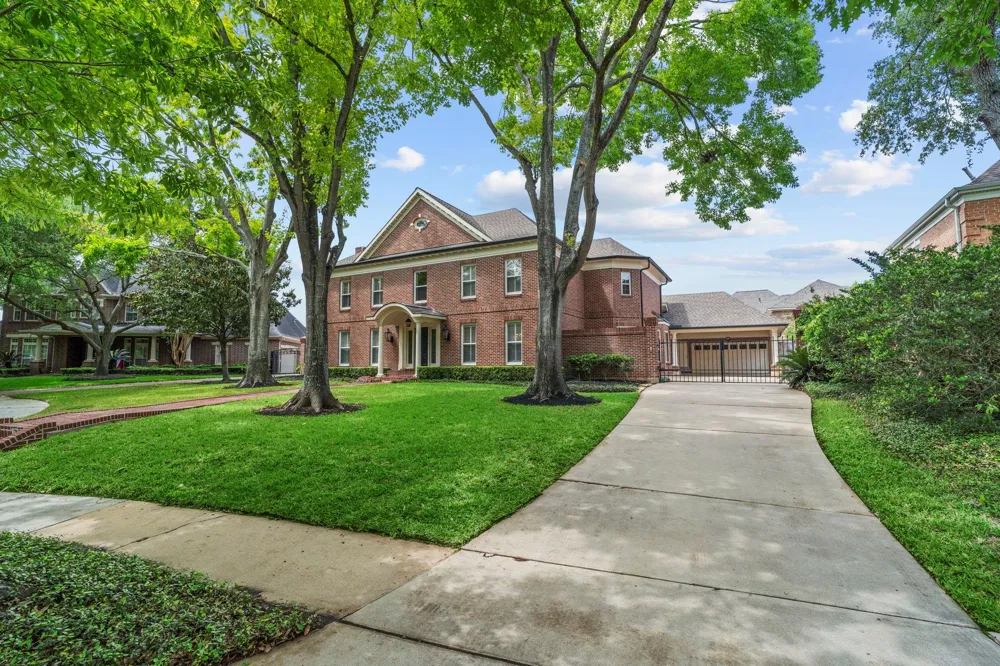 70 Pipers Walk Sugar Land, TX 77479