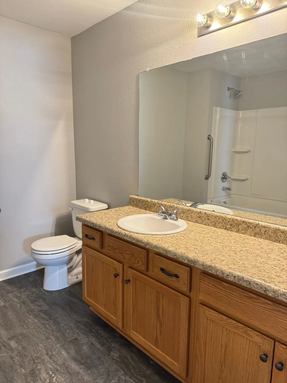 2119 Ringgold Ct #207 Clarksville, TN 37042