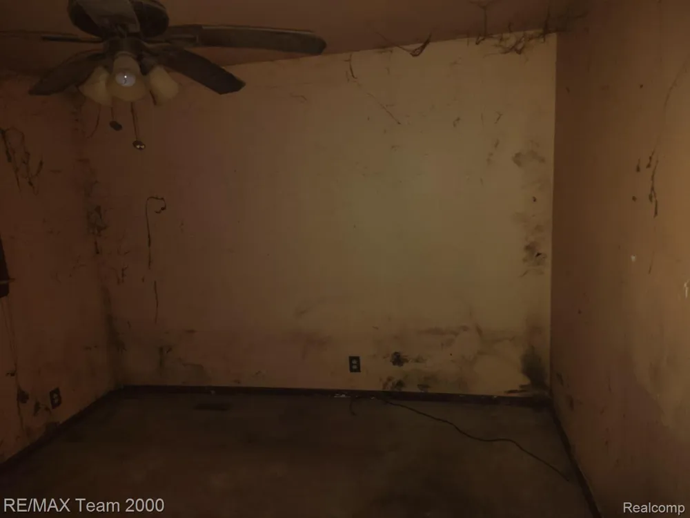 20458 Abrahm Street Clinton Charter Township, MI 48035