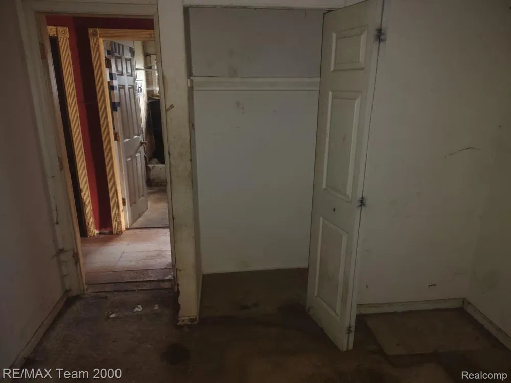 20458 Abrahm Street Clinton Charter Township, MI 48035