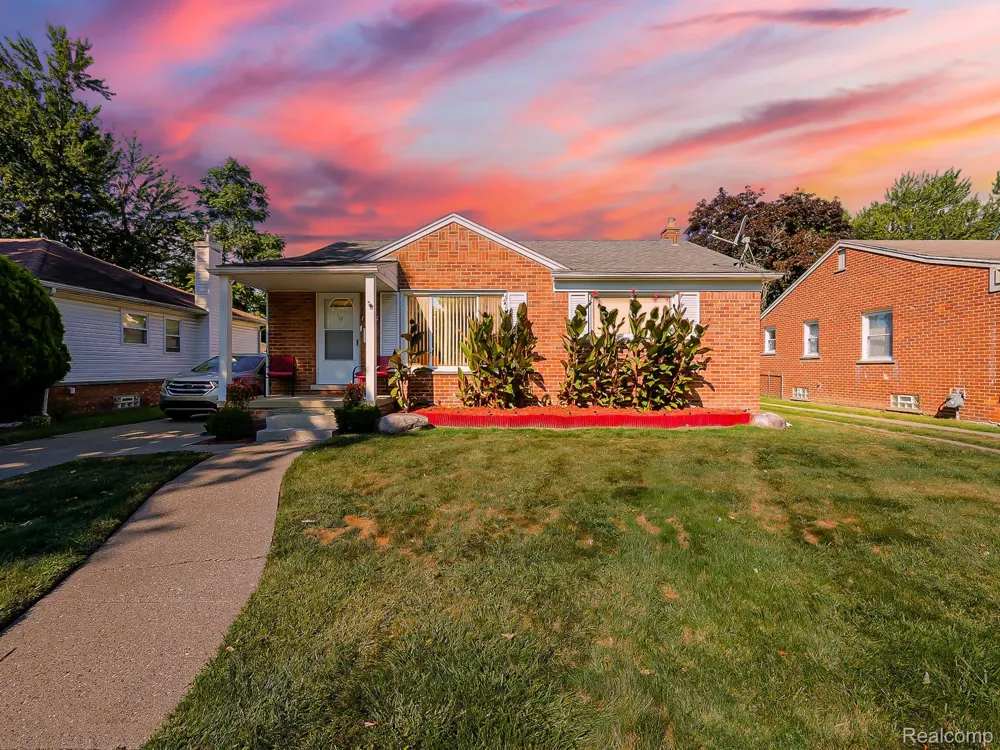 17721 Sumner Redford Charter Township, MI 48240