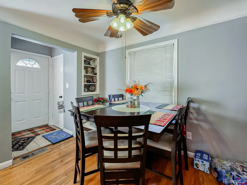 17721 Sumner Redford Charter Township, MI 48240