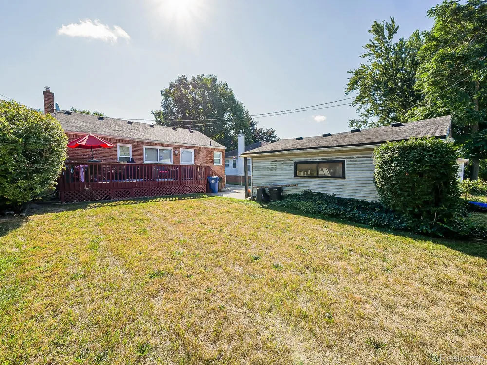 17721 Sumner Redford Charter Township, MI 48240