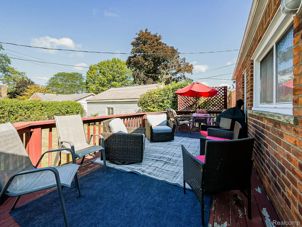 17721 Sumner Redford Charter Township, MI 48240