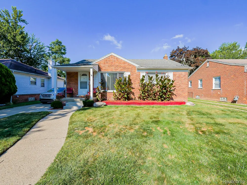 17721 Sumner Redford Charter Township, MI 48240