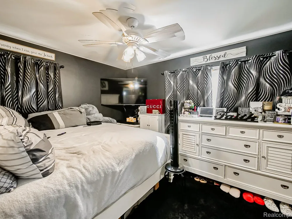 17721 Sumner Redford Charter Township, MI 48240
