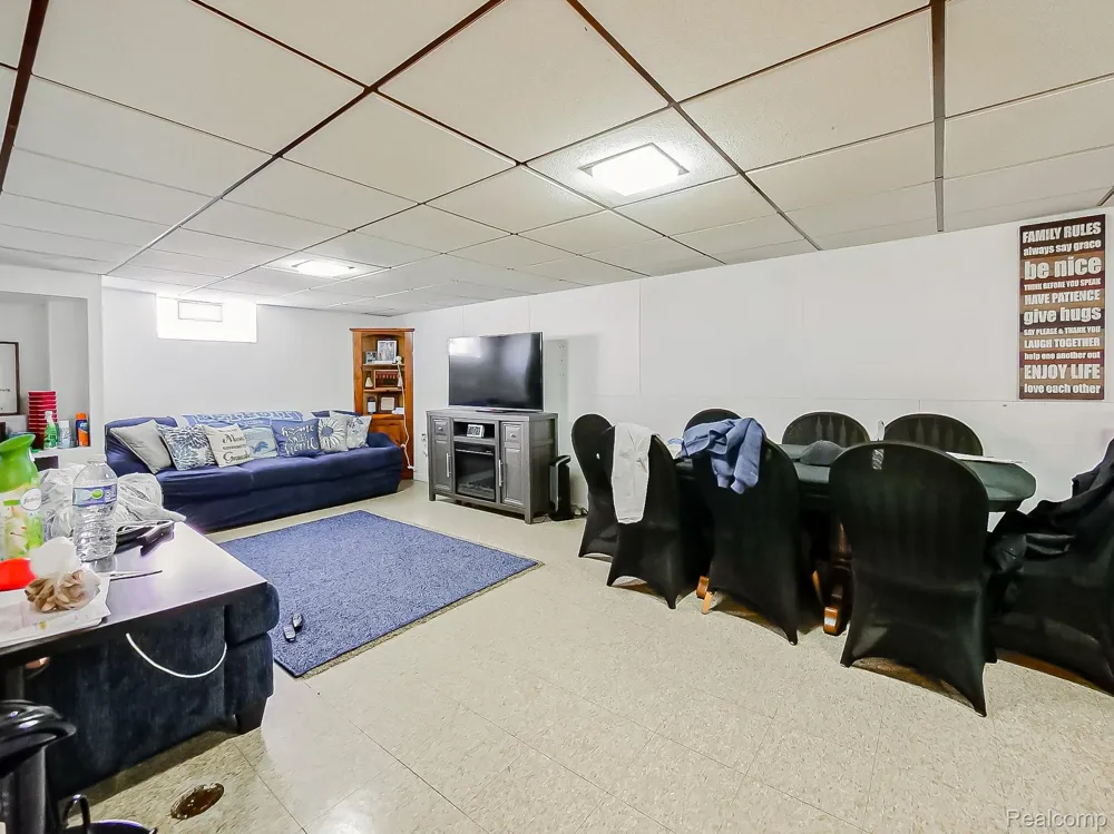 17721 Sumner Redford Charter Township, MI 48240
