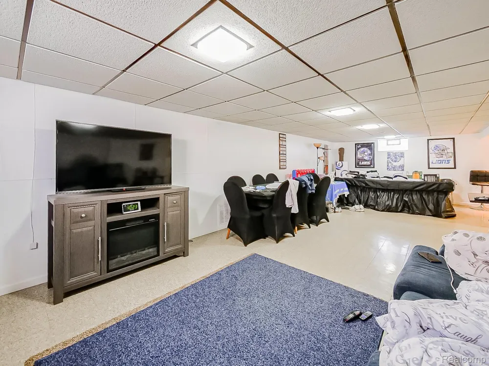 17721 Sumner Redford Charter Township, MI 48240