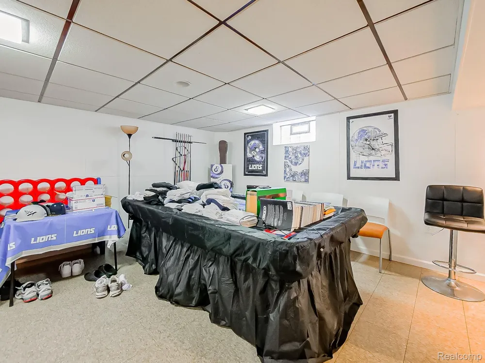 17721 Sumner Redford Charter Township, MI 48240