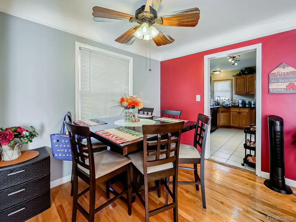 17721 Sumner Redford Charter Township, MI 48240
