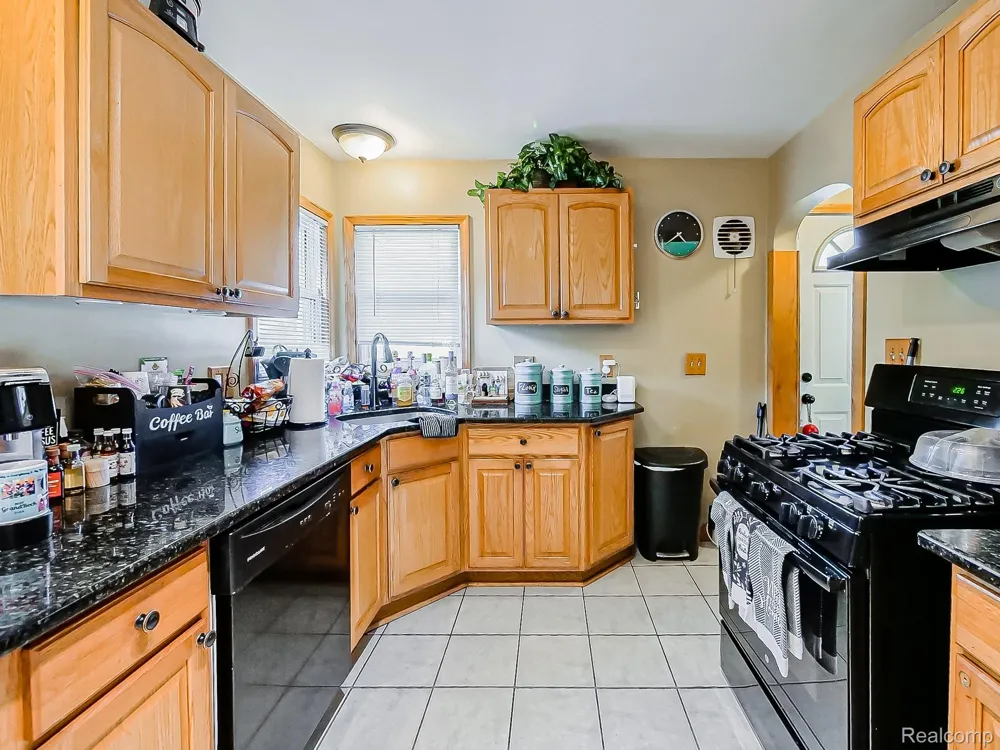 17721 Sumner Redford Charter Township, MI 48240