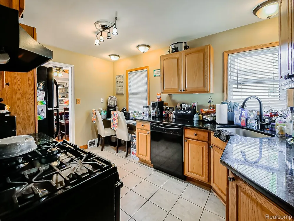 17721 Sumner Redford Charter Township, MI 48240