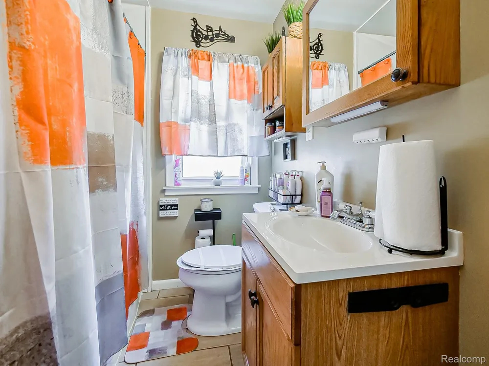 17721 Sumner Redford Charter Township, MI 48240