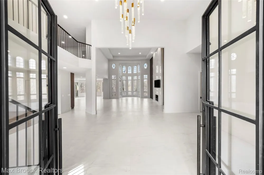 1888 W Tahquamenon Court Bloomfield Hills City, MI 48302