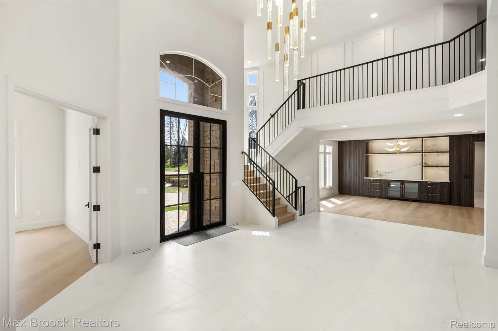 1888 W Tahquamenon Court Bloomfield Hills City, MI 48302