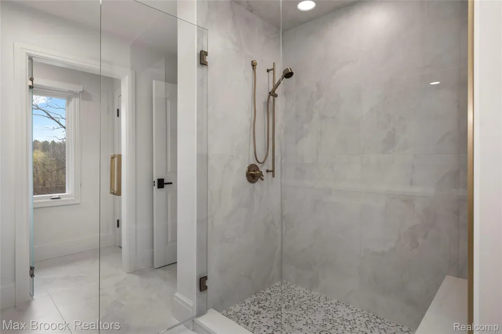 1888 W Tahquamenon Court Bloomfield Hills City, MI 48302