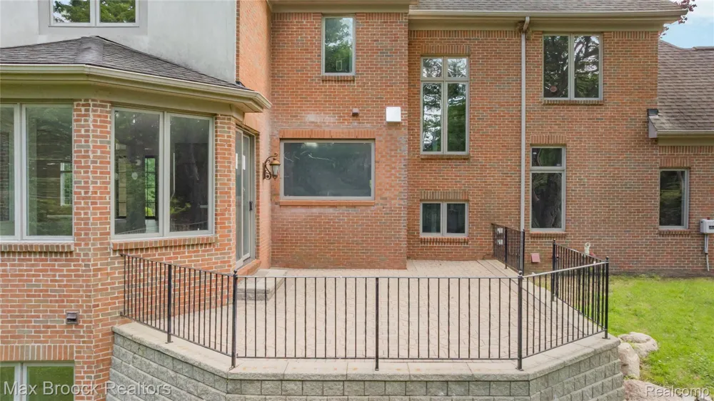 1888 W Tahquamenon Court Bloomfield Hills City, MI 48302