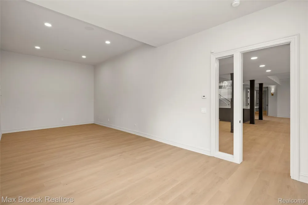 1888 W Tahquamenon Court Bloomfield Hills City, MI 48302