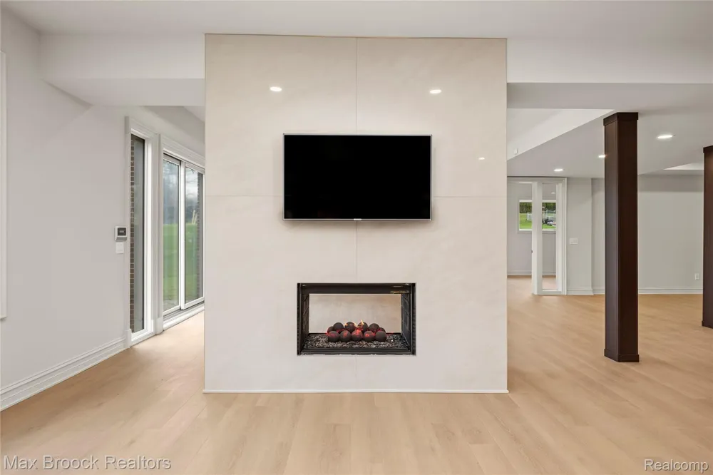 1888 W Tahquamenon Court Bloomfield Hills City, MI 48302