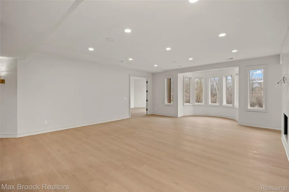 1888 W Tahquamenon Court Bloomfield Hills City, MI 48302