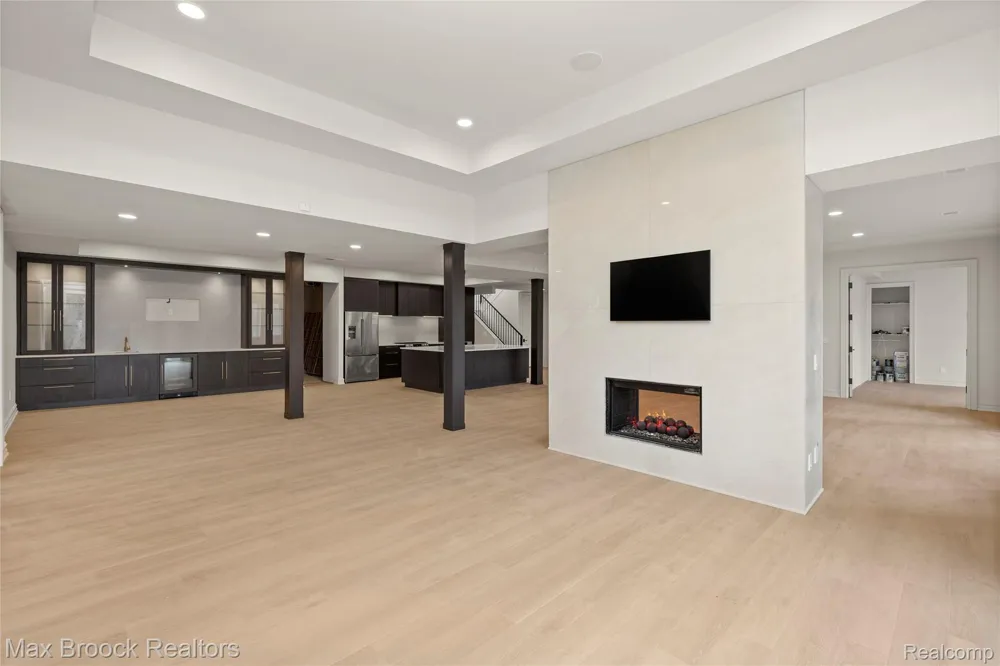 1888 W Tahquamenon Court Bloomfield Hills City, MI 48302