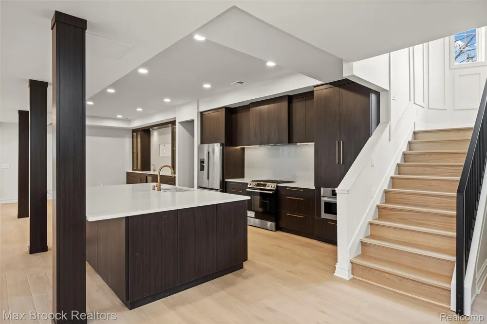 1888 W Tahquamenon Court Bloomfield Hills City, MI 48302