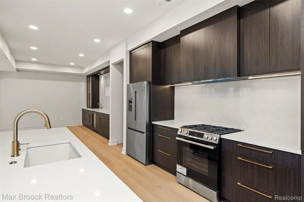 1888 W Tahquamenon Court Bloomfield Hills City, MI 48302