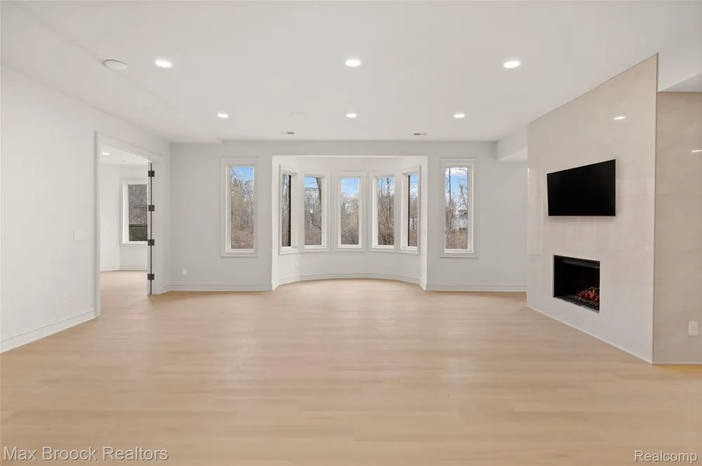 1888 W Tahquamenon Court Bloomfield Hills City, MI 48302